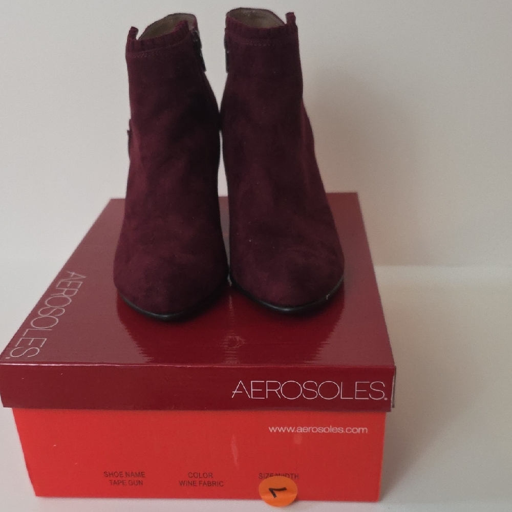 AEROSOLES Women's Burgundy Ankle Boots